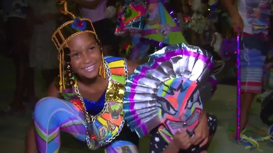 Los bate-bolas, estrellas de un carnaval paralelo en los suburbios de Río