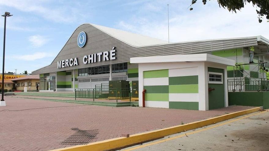 Fachada del Merca Chitré.
