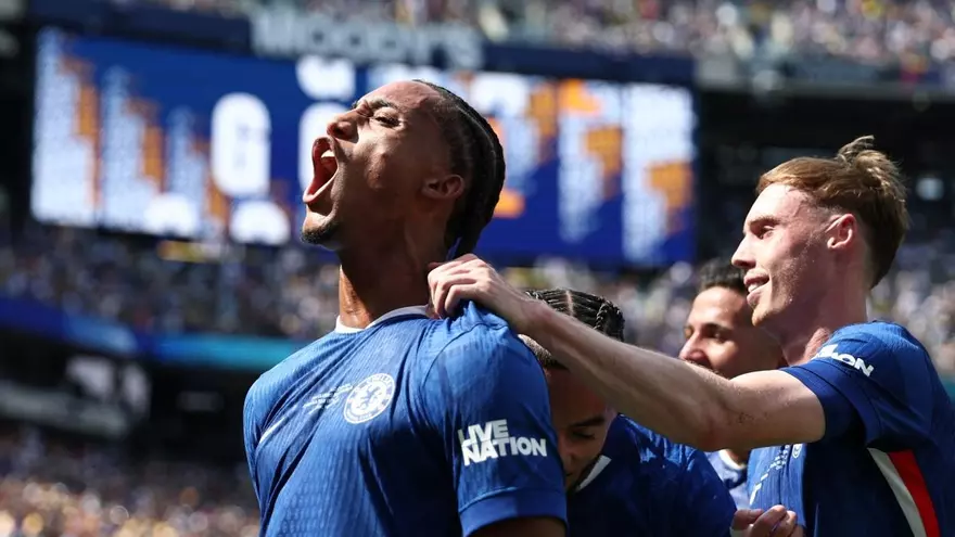 Mundial de Clubes 2025 Joao Pedro y Cole Palmer celebran gol sobre el PSG