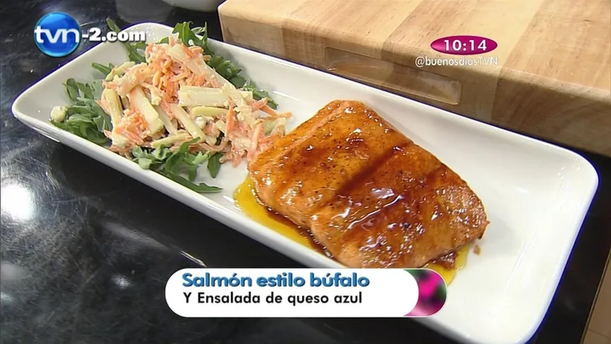 Receta - Salmón estilo Búfalo y Ensalada de Queso Azul