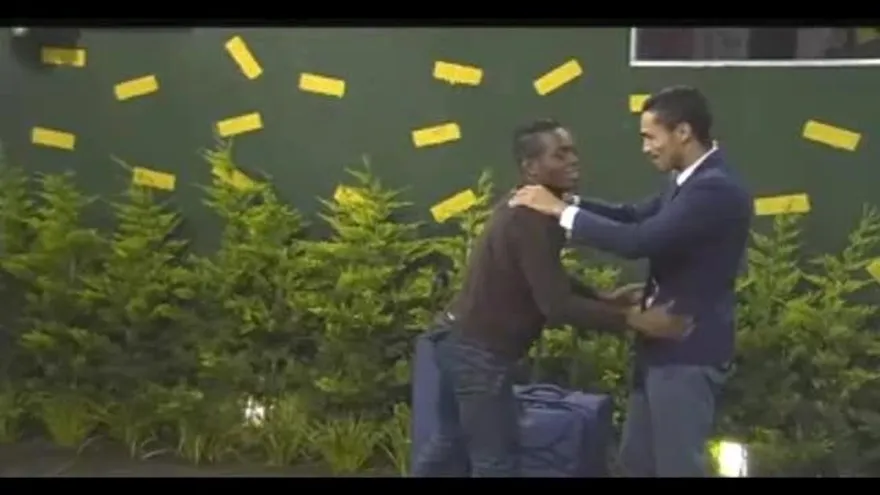 Jonathan dejó la casa entre lágrimas y abrazos