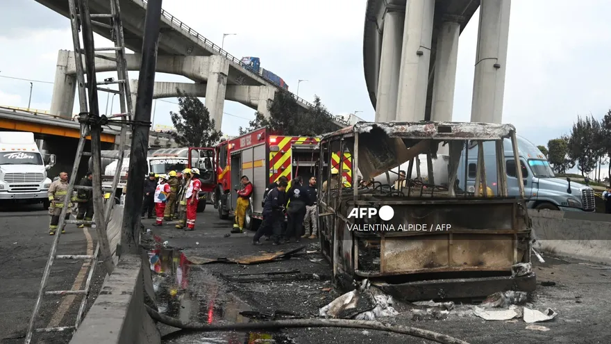 Explosión de un camión que transportaba miles de litros de gas en Ciudad de México dejó este miércoles tres muertos y 67 heridos