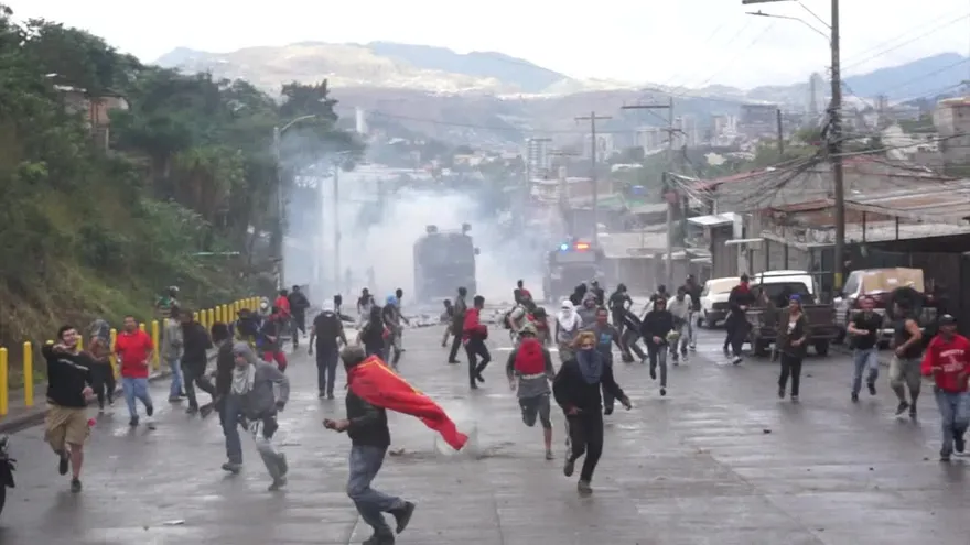 Arrecian protestas en Honduras por tiunfo de Hernández