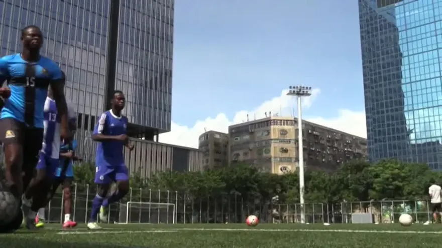 Refugiados africanos en Hong Kong ven la luz gracias al fútbol