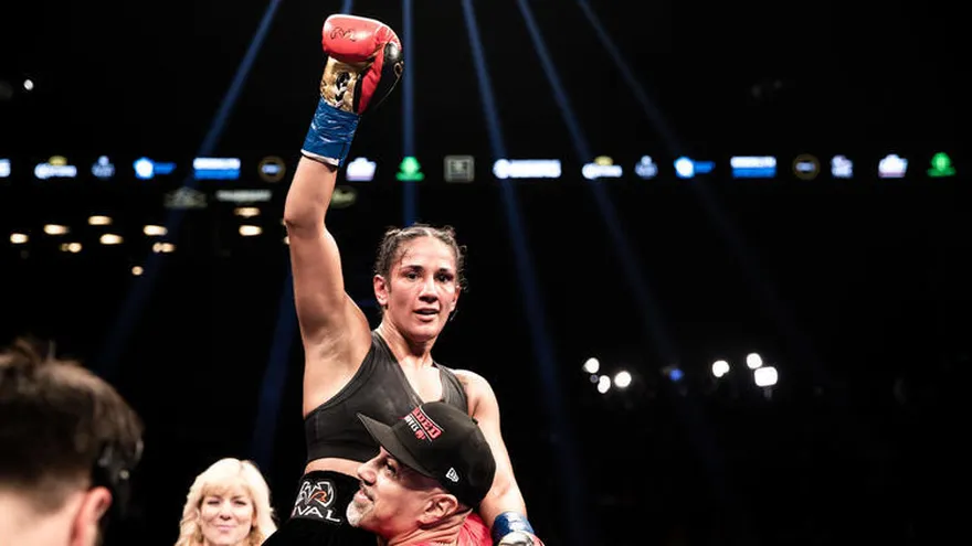 Amanda Serrano escribe su nombre en la historia del boxeo femenino