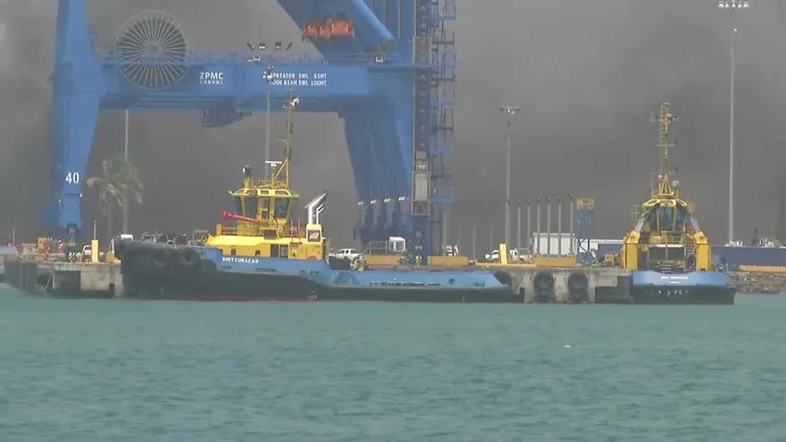 Explican lo sucedido con el fuego en las barcazas de Colón