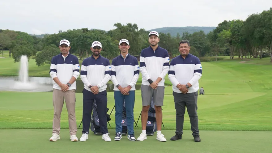 Integrantes de la delegación masculina de golf de Panamá