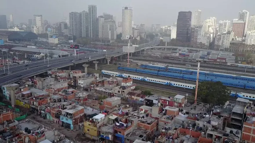 La Villa 31 se urbaniza frente al lujo de Buenos Aires