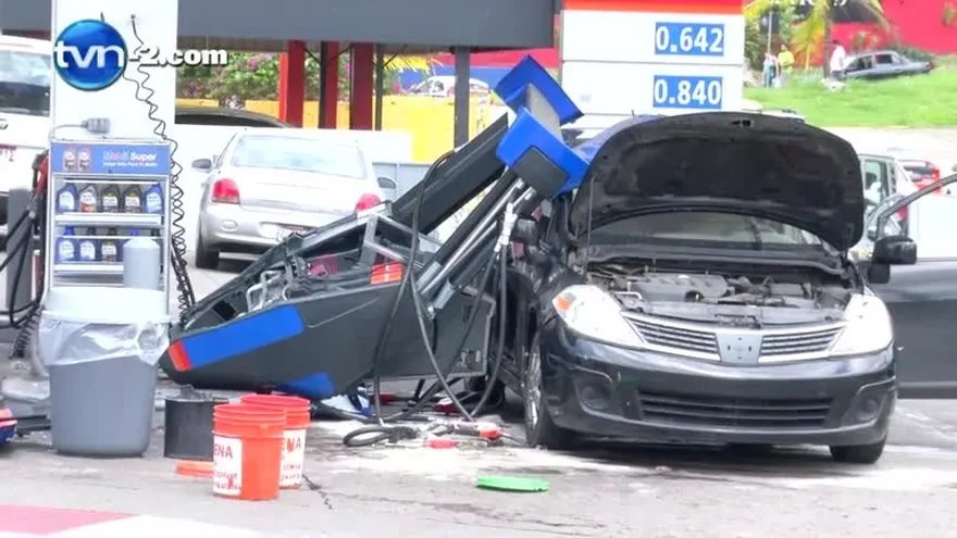 Se registra accidente en estación de Gasolina