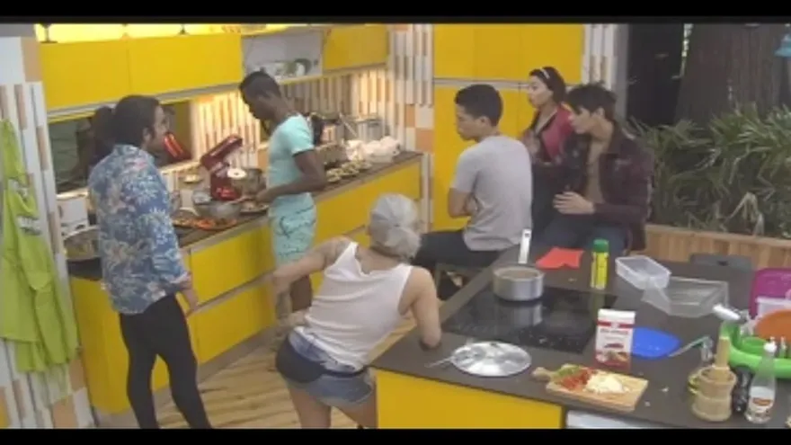 ¡Estalló la bomba! Peleón en la casa por la comida