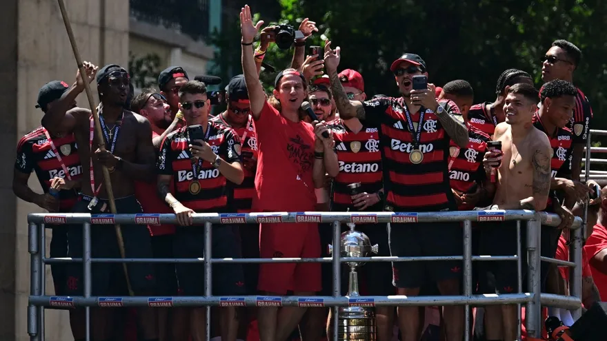 Filipe Luis lidera a los campeones de la Copa Libertadores