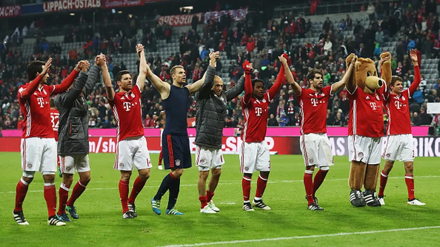 Jugadores del Bayern Múnich celebran el triunfo ante el 'Gladbach'