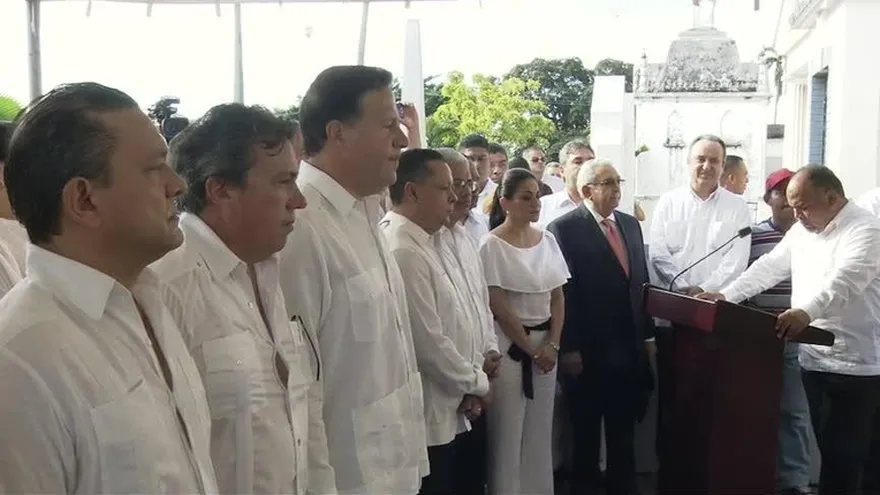 Autoridades realizan romería al cementerio Amador