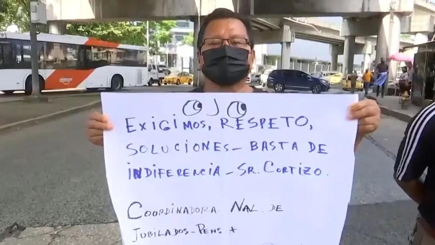 Jubilados protestan, piden al gobierno cumplir acuerdos