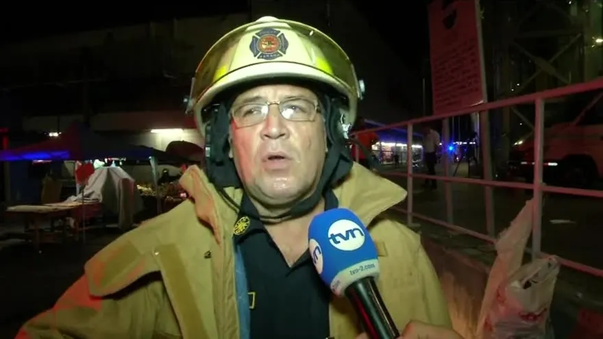 Bomberos atienden incendio en supermercado en San Miguelito