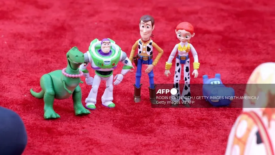 Carlos del Campo, Iconic Voice of Slinky in Toy Story, Dies