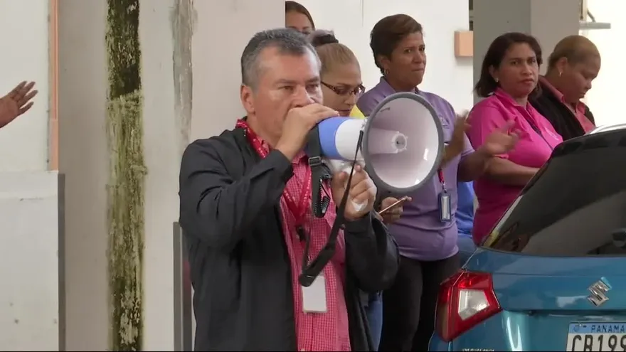 Trabajadores administrativos del HST protestan