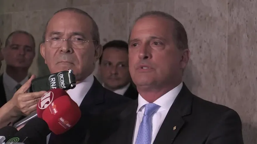 Bolsonaro define su equipo para gobernar Brasil