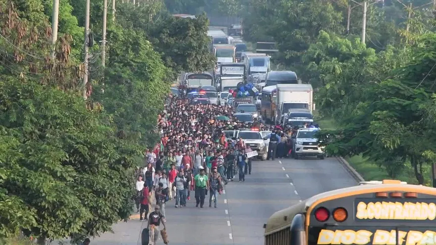 Más de 2.000 hondureños inician éxodo hacia EEUU