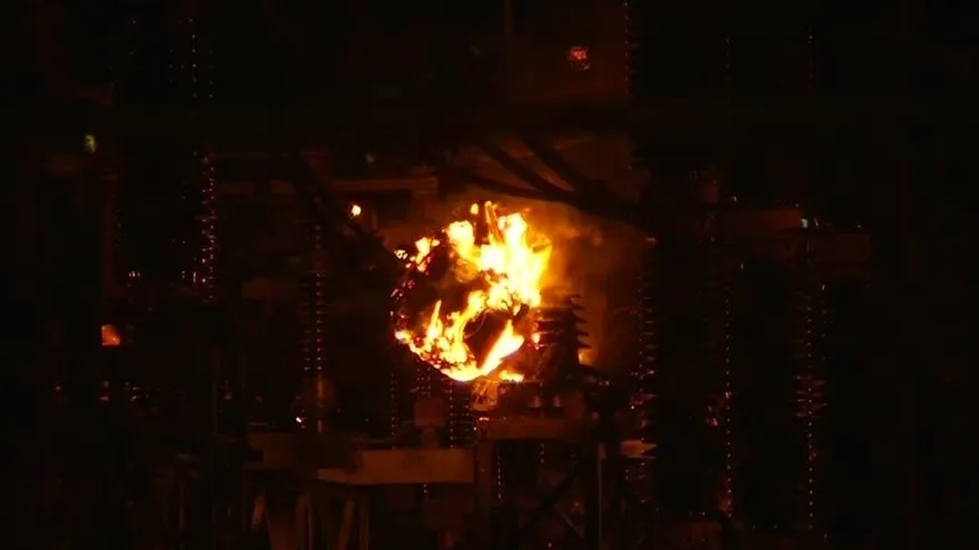 Confirman que explosión generó incendio de transformadores en Condado del Rey