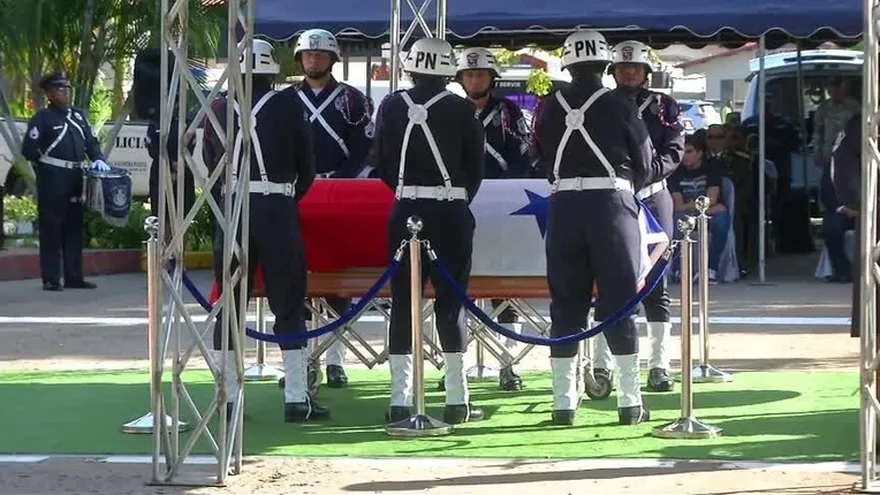 Realizan homenaje a policía que murió tras robo en la DGI