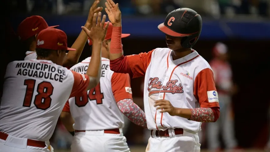 Coclé, Los Santos y Panamá Este siguen imparables