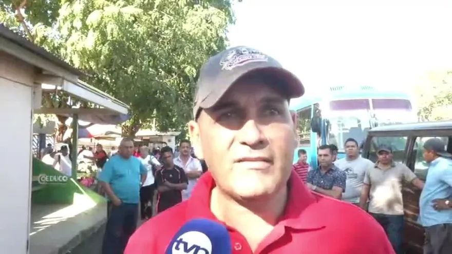 Transportistas de rutas internas realizan paro de labores en Aguadulce