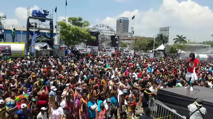 Panameños participan de culecos en la Cinta Costera