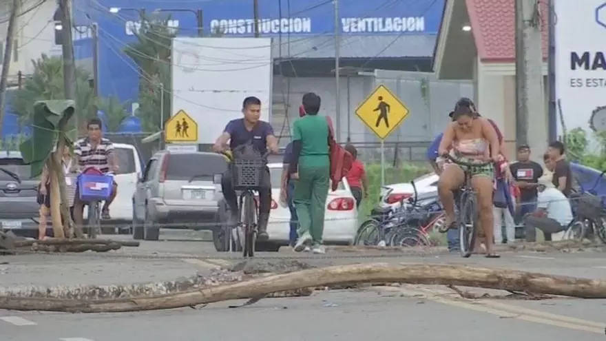 Continúan cierre en Bocas del Toro