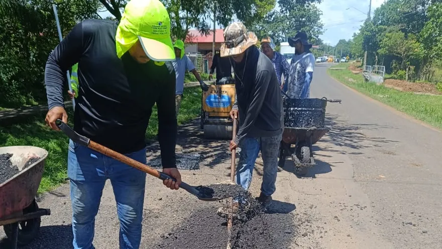Las cuadrillas del Mop se encargarán de realizar trabajos de parcheo en las áreas más afectadas de La Soledad.