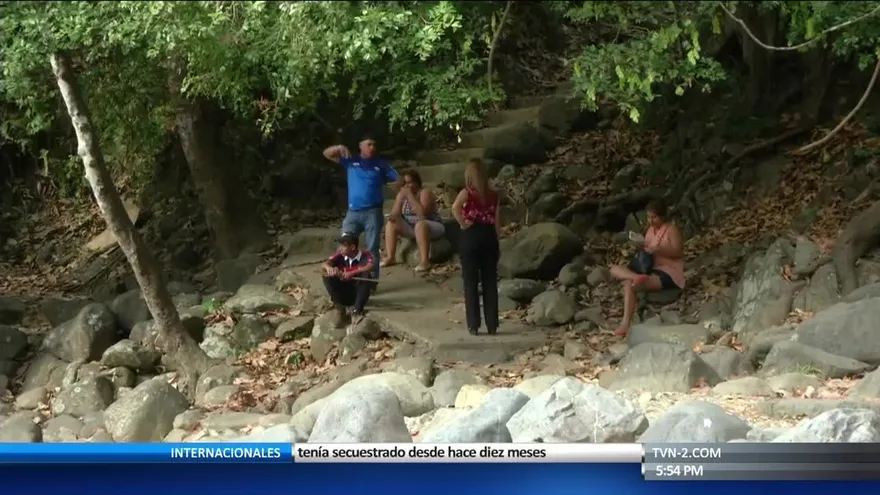 Le roban a bañistas en San Martín