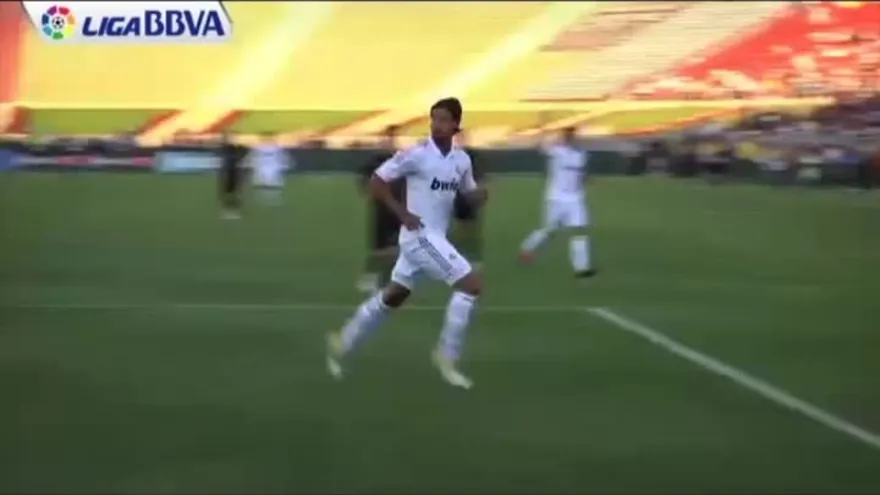 Ozil defiende a Khedira