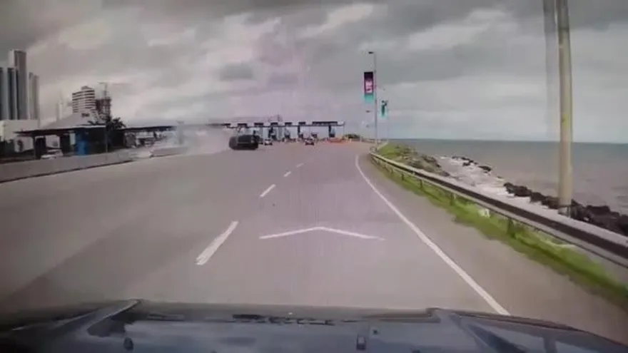 Conductor capta impactante accidente en el Corredor Sur