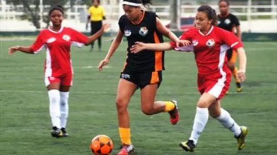 San Miguelito golea a Panamá Oeste y Colón debuta