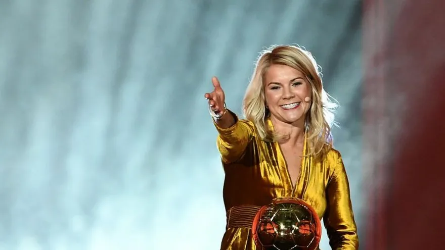 Ada Hegerberg , ganadora de la primera entrega del premio al balón de Oro femenino en el 2018