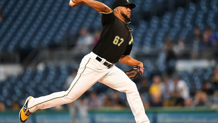 El lanzador panameño Darío Agrazal, no pudo con la batería de los Marineros de Seattle