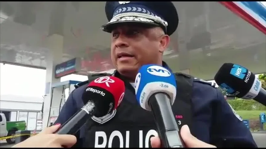 Confuso incidente termina entre detonaciones y golpes