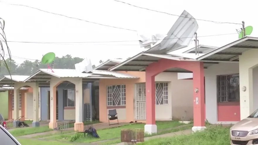 Afectados por gustnado en Colón piden ayuda