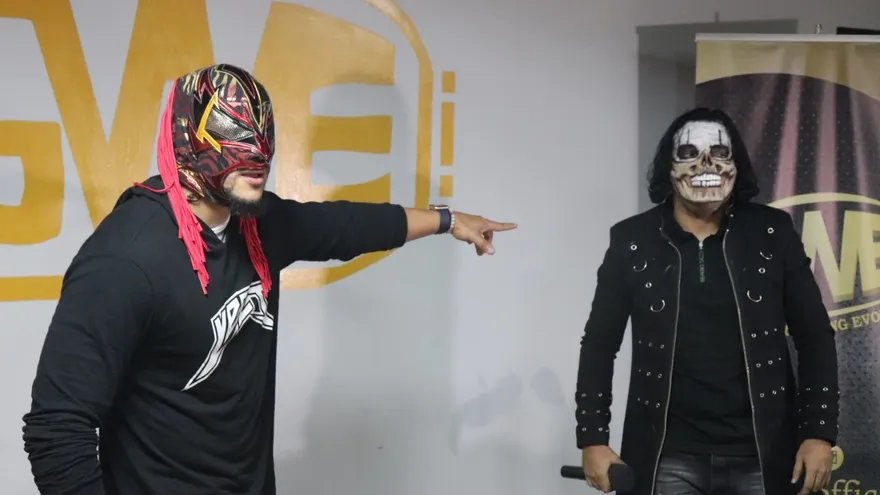 King Fury (i) y Valeck Cuervo (d) serán rivales en Septiembre Negro