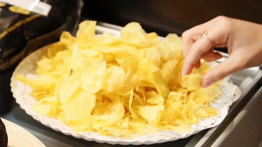 Un plato de patatas fritas