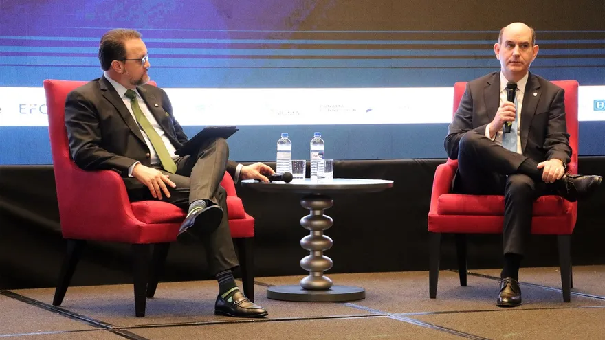 El ministro de Comercio, Julio Moltó y el ministro de Economía y Finanzas, Felipe Chapman.