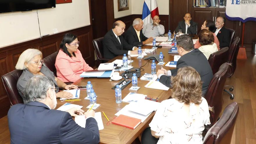 Foro Ciudadano Pro Reformas Electorales presenta nueva junta directiva al Tribunal Electoral.