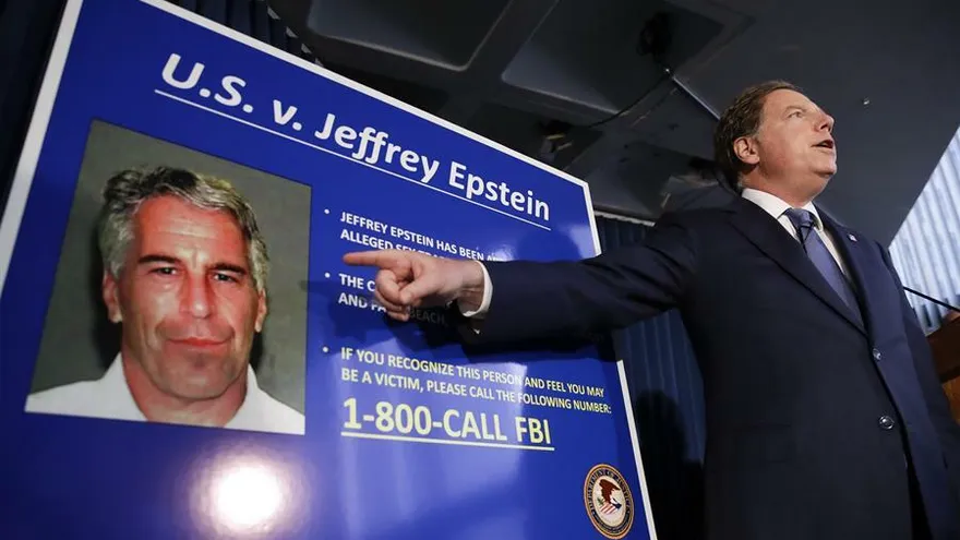 El FBI y el Departamento de Justicia abren investigaciones por la muerte de Epstein