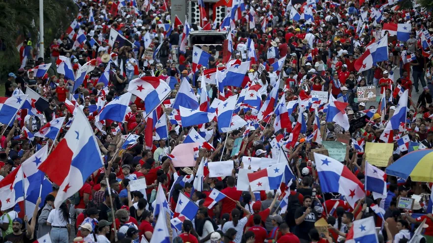 Manifestaciones en la Cintra Costera en contra del contrato minero.