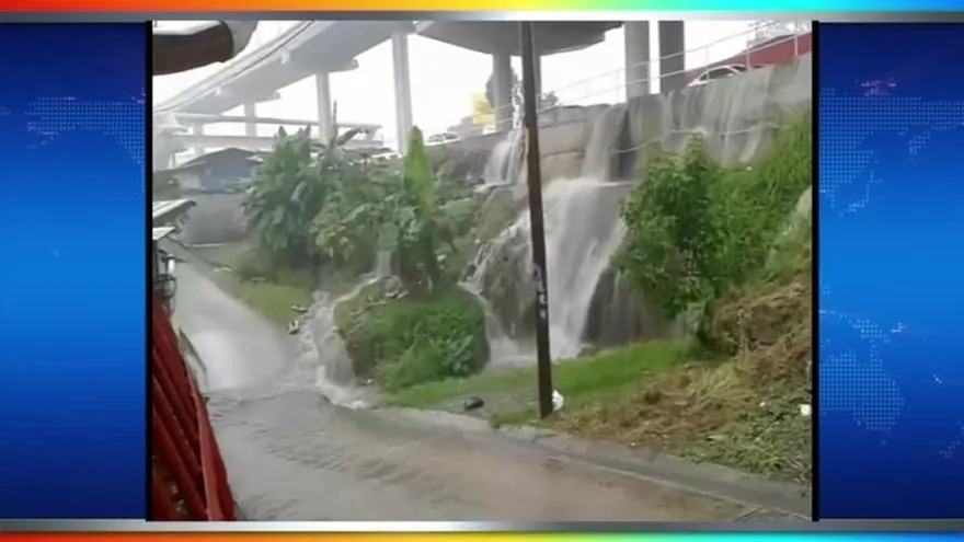 Aguas servidas a punto de inundar casas en Pan de Azúcar