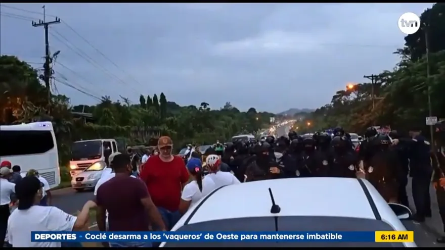 Moradores realizan cierres en Capira