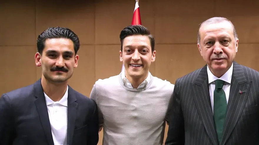 Polémica en Alemania por decisión de Özil de abandonar selección