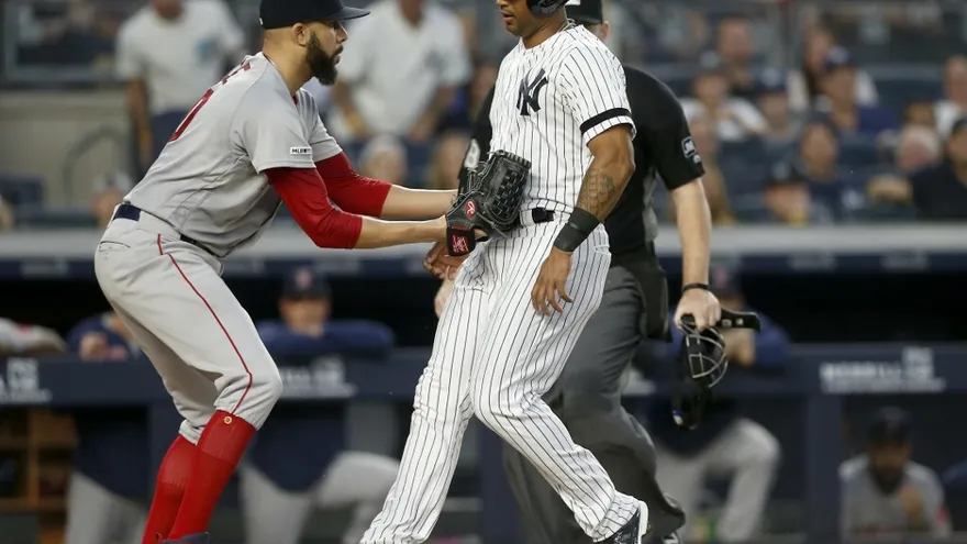 Price y los Medias Rojas detienen a los Yanquis