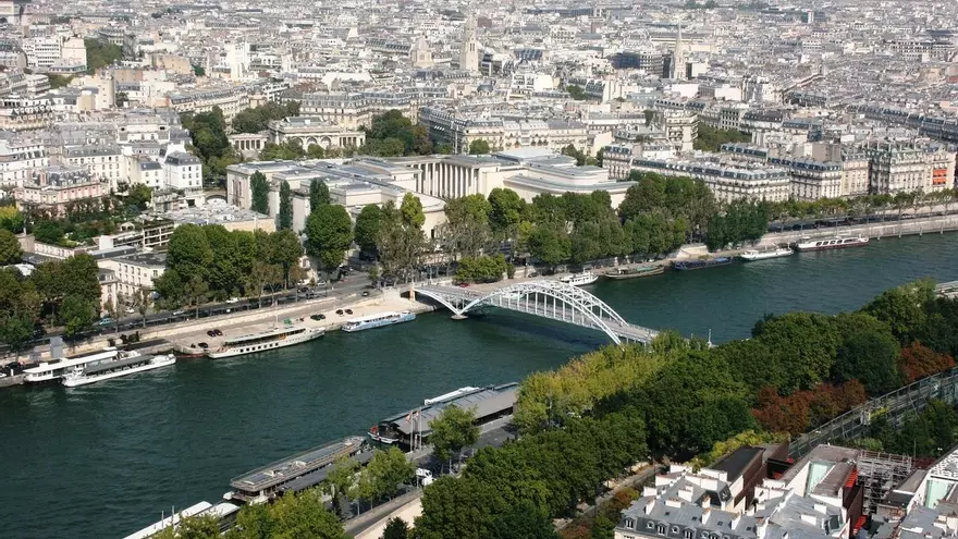 Imágen aérea del río Sena en París
