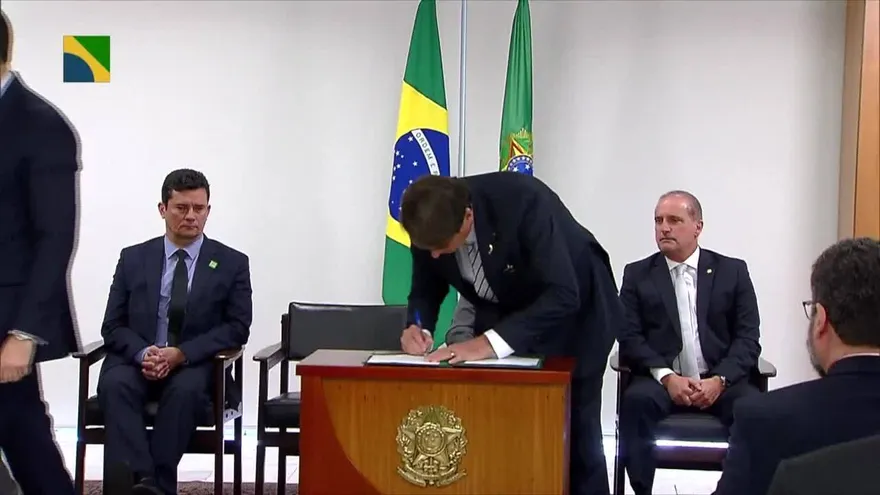 Bolsonaro firma proyecto de Ley Anticrimen